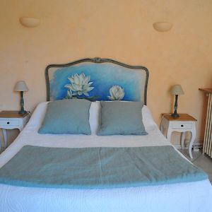 Zimmer mit Kingsize-Bett